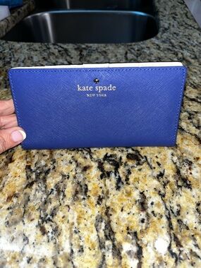 Sold do not purchase Kate Spade Leather Bifold wallet